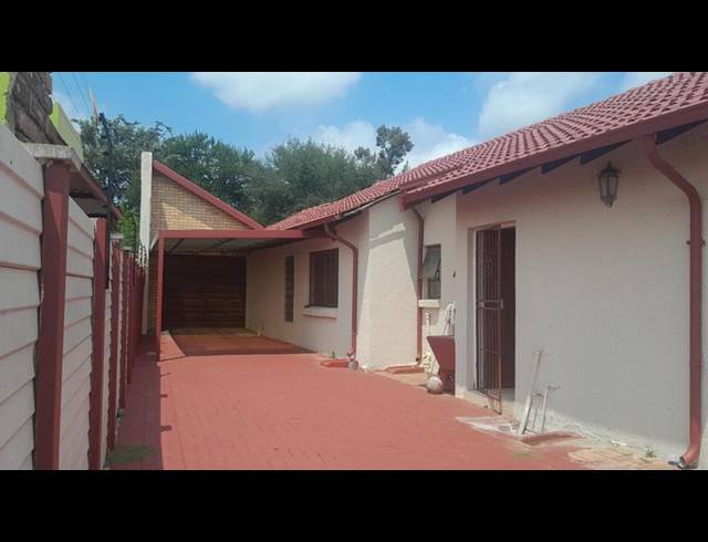 3 BEDROOM HOUSE FOR SALE IN IVY PARK